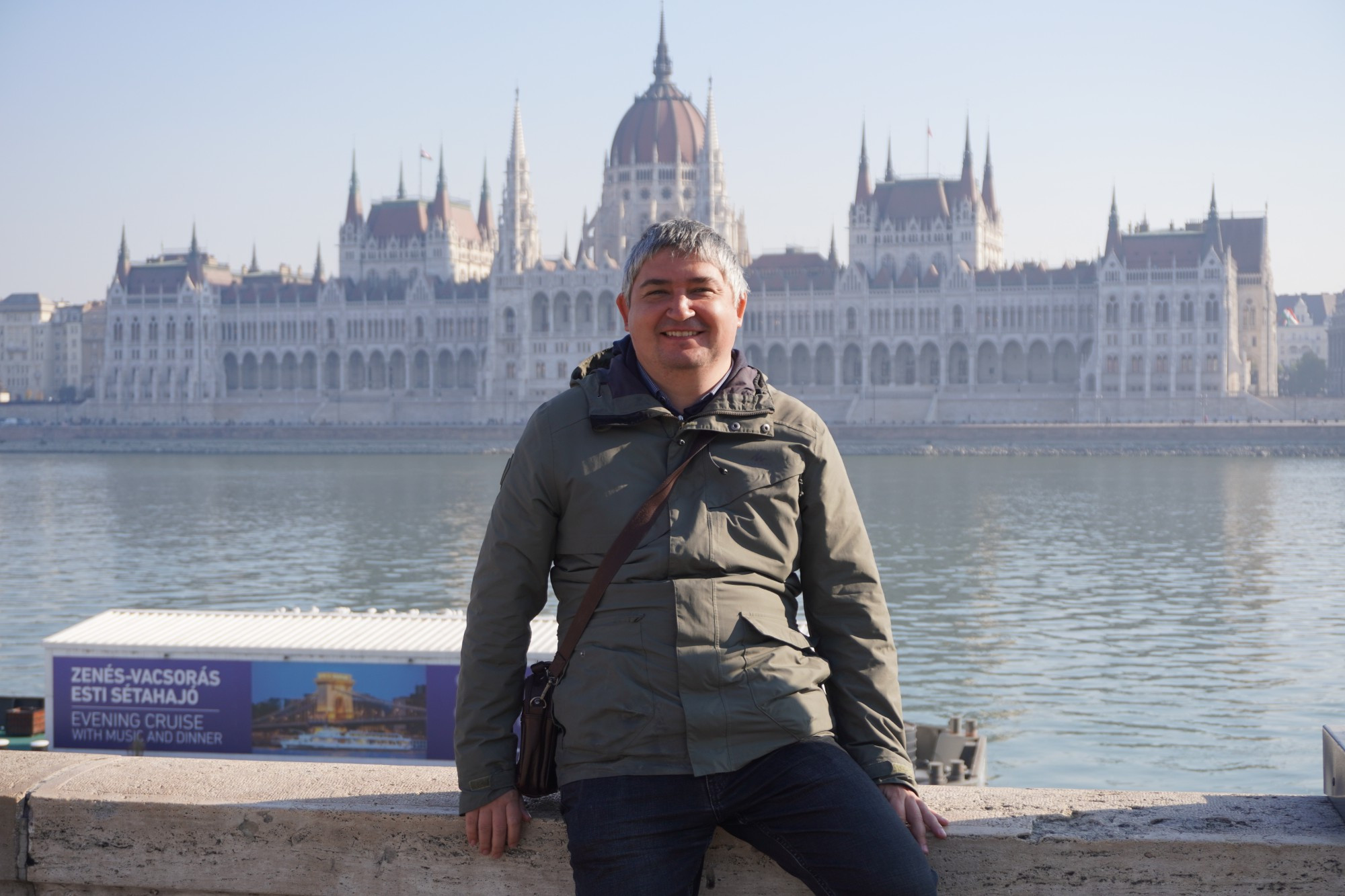 Будапешт. Я на фоне здания Парламента Венгрии. (28.10.2021)