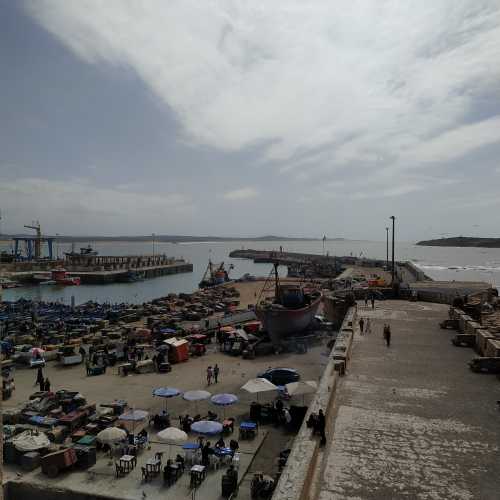 Эс-Сувейра. Вид на рыбный рынок с башни в Скала-дю-Порт. (15.03.2020)