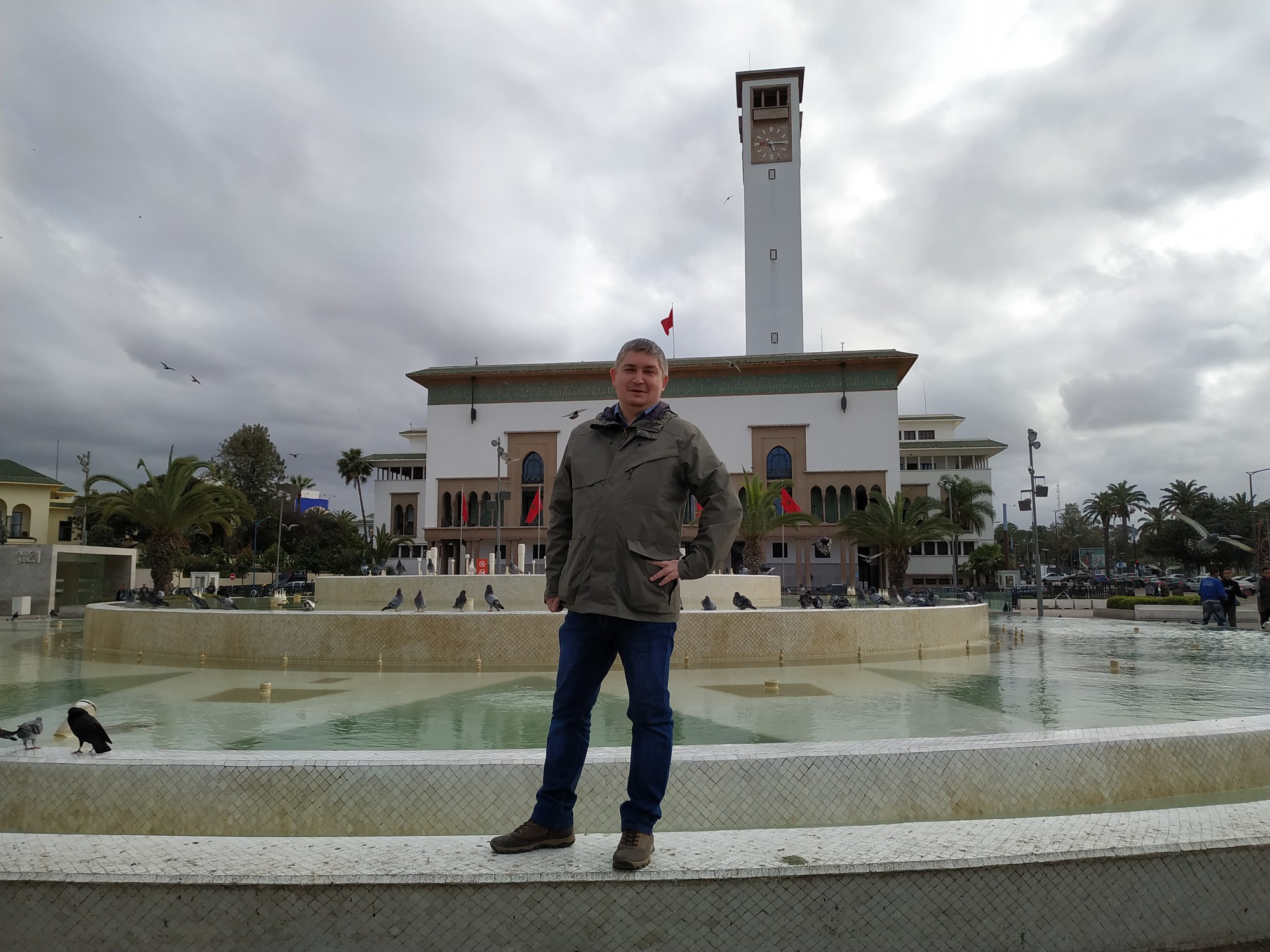 Касабланка. Я на площади Мохаммеда V. (16.03.2020)