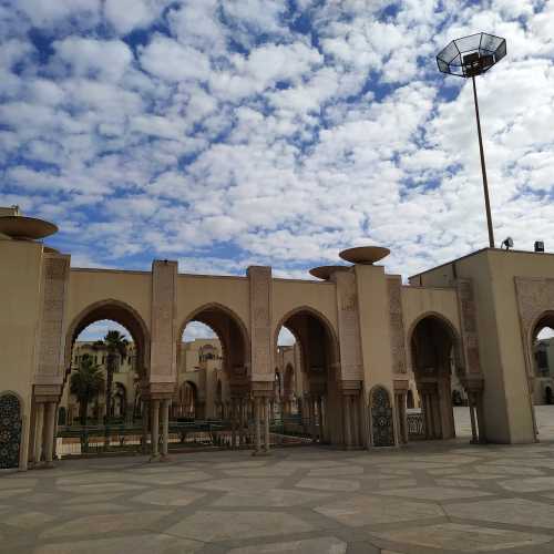 Касабланка. Около мечети Хасана II. (16.03.2020)