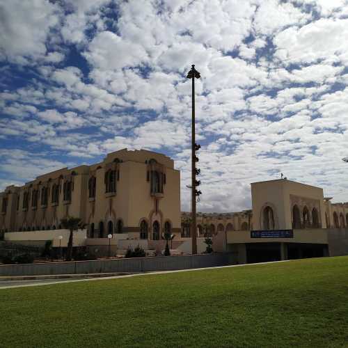 Касабланка. Около мечети Хасана II. (16.03.2020)