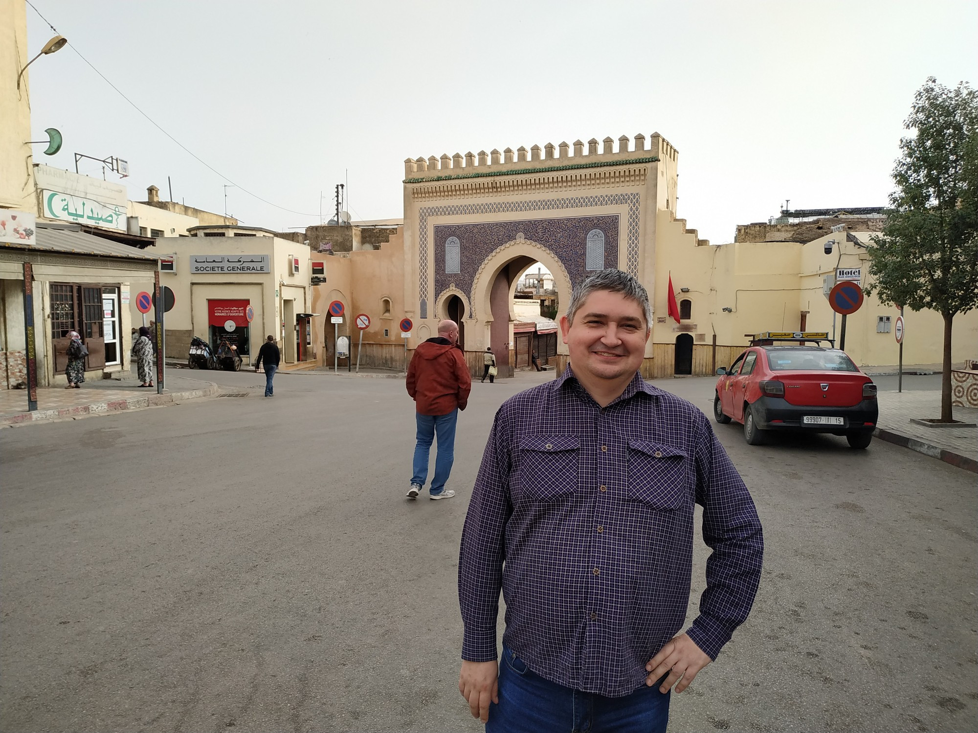 Фес. Я на фоне ворот Баб-Бужлуд. (19.03.2020)