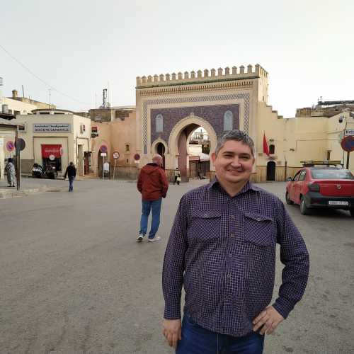 Фес. Я на фоне ворот Баб-Бужлуд. (19.03.2020)