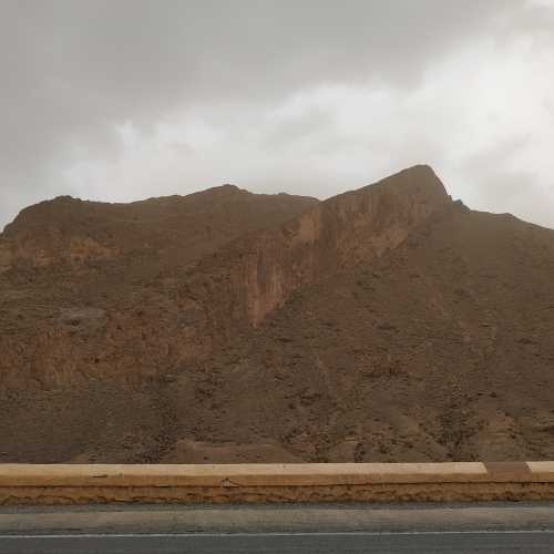 По дороге в Сахару. Предгорья Атласа. (19.03.2020)