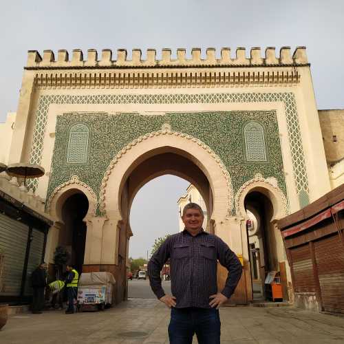 Фес. Я на фоне ворот Баб-Бужлуд со стороны медины. (19.03.2020)