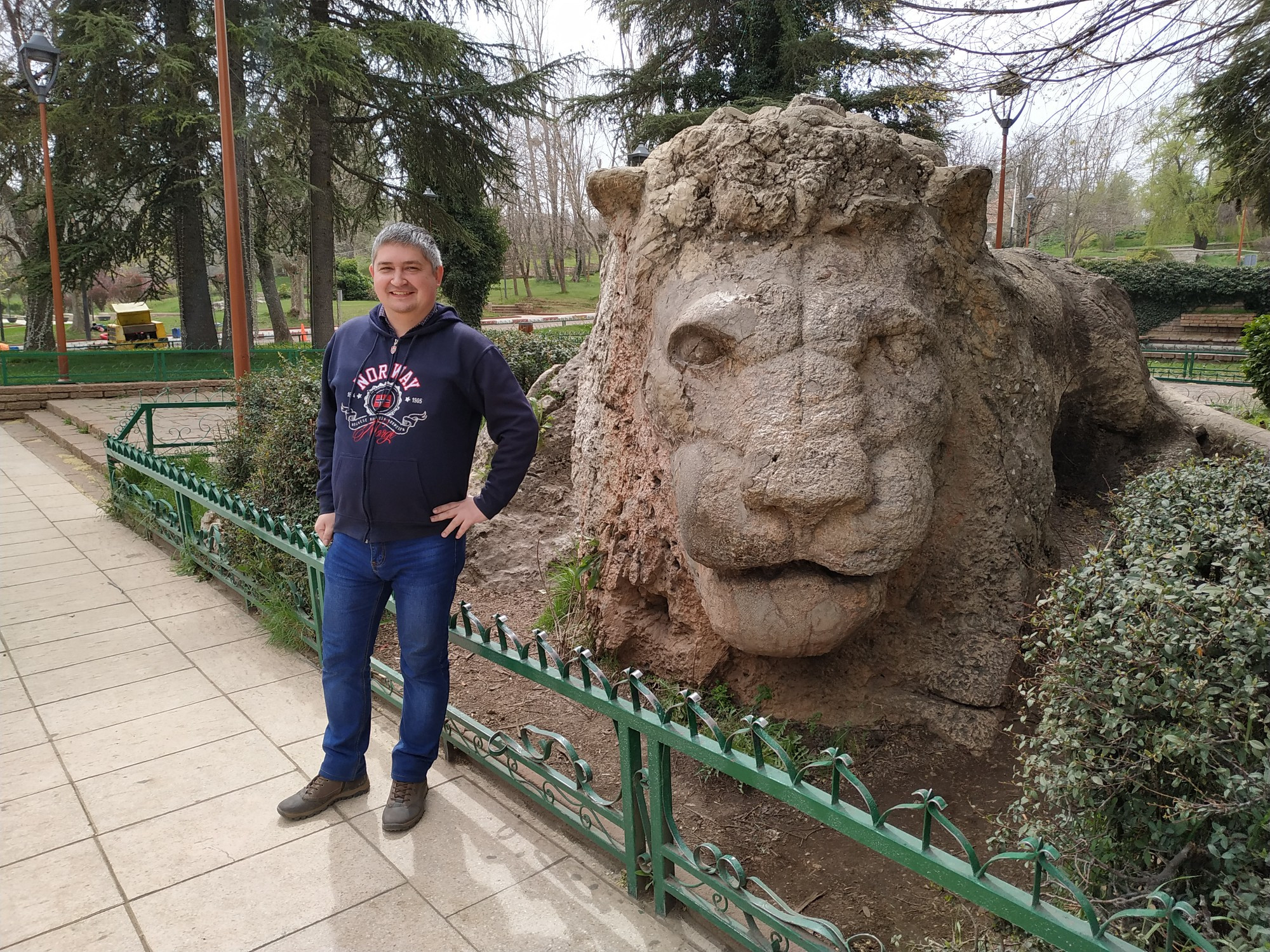 Ифран. Я у скульптуры «Ифранский лев». (19.03.2020)