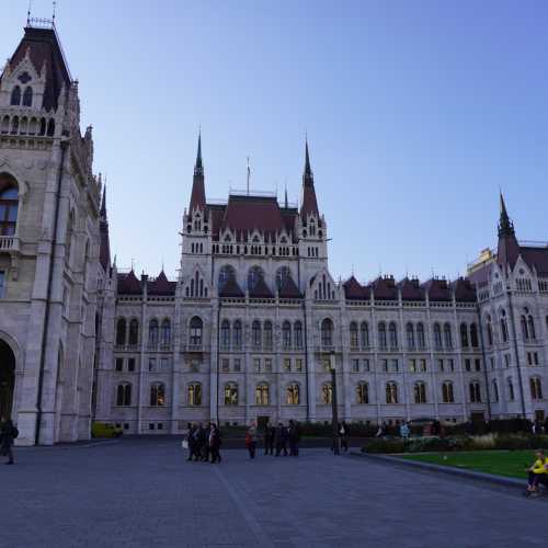 Будапешт. Площадь Лайоша Кошшута. Здание Парламента Венгрии. (28.10.2021)