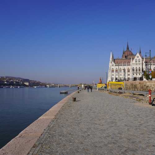 Будапешт. Набережная Дуная в Пеште. (28.10.2021)