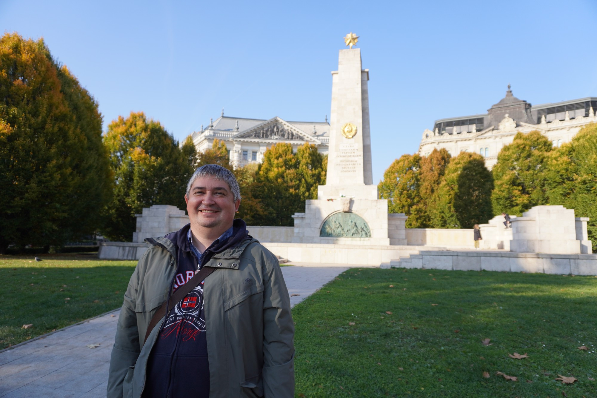 Будапешт. Площадь Свободы. Я на фоне памятника советским солдатам. (28.10.2021)