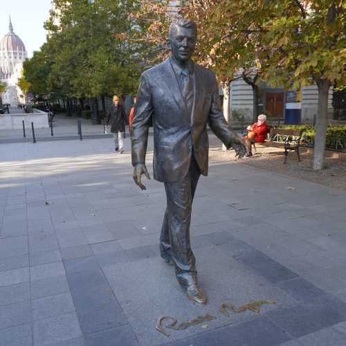 Будапешт. Памятник Рональду Рейгану. (28.10.2021)