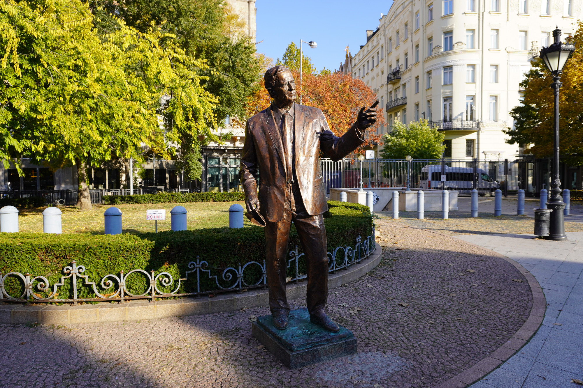 Будапешт. Площадь Свободы. Памятник Джорджу Бушу. (28.10.2021)