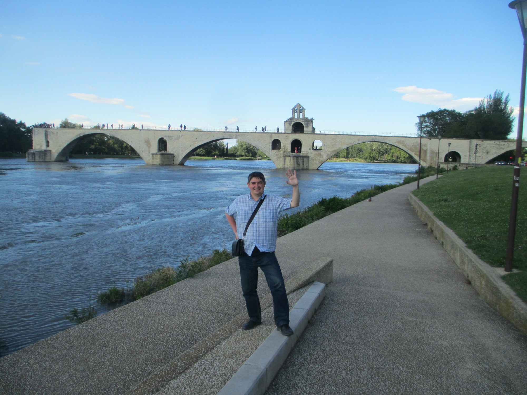 Авиньон. Я на фоне моста Сен-Бенезе. (19.06.2016)