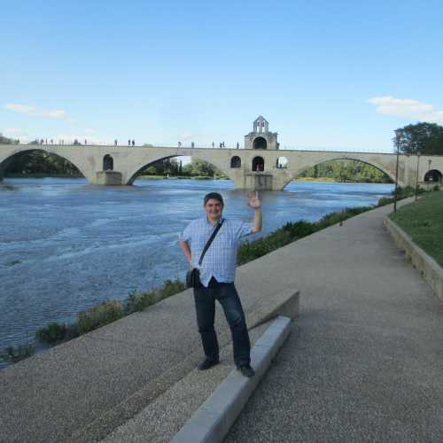 Авиньон. Я на фоне моста Сен-Бенезе. (19.06.2016)