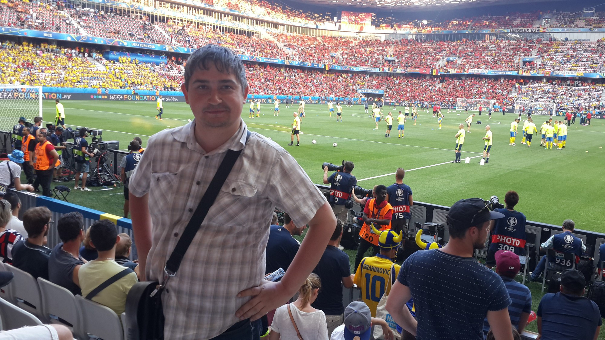 Ницца. Я на стадионе «Альянц Ривьера» перед матчем Швеция — Бельгия. (22.06.2016)