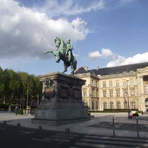 Руан. Статуя Наполеона перед зданием мэрии. (27.04.2017)