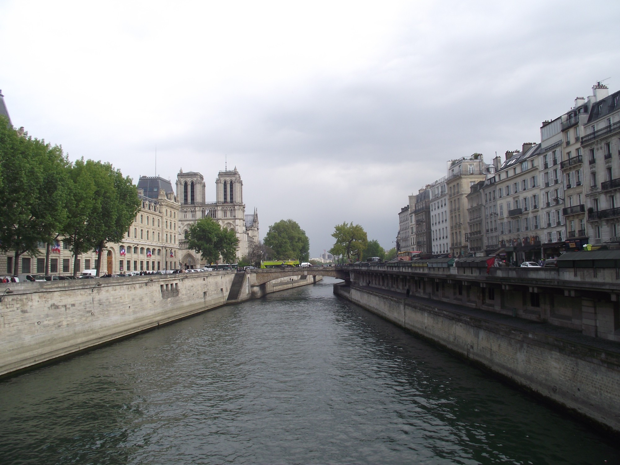 Париж. Вид с моста Сен-Мишель. (28.04.2017)