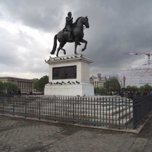 Париж. Памятник Генриху IV. (28.04.2017)
