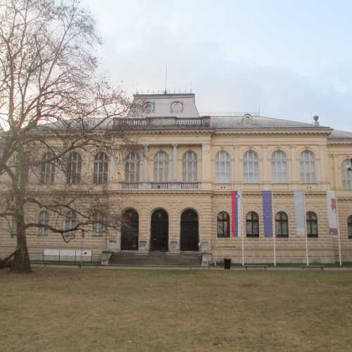 Любляна. Здание Национального музея Словении. (02.01.2017)