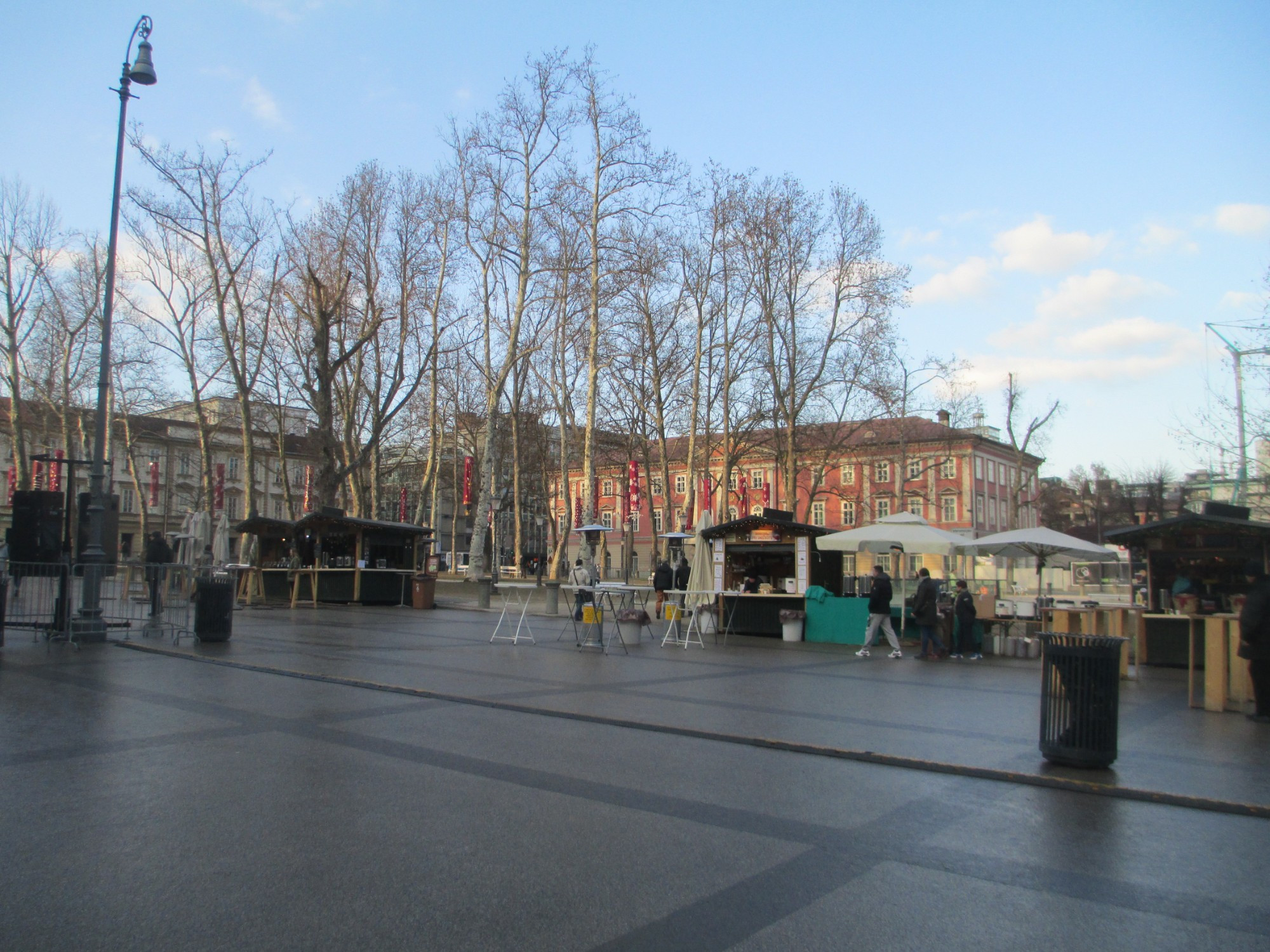 Любляна. Площадь Kongresni trg. (02.01.2017)