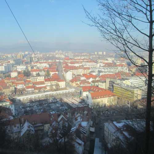 Любляна. Вид от станции фуникулёра в Люблянского замка. (02.01.2017)