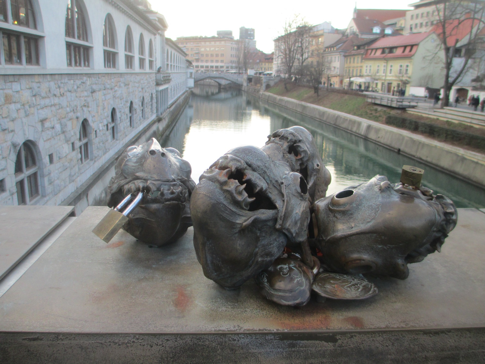 Любляна. Еще одна странная скульптура. (02.01.2017)