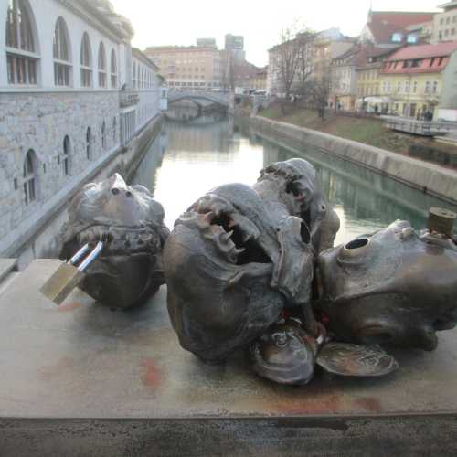 Любляна. Еще одна странная скульптура. (02.01.2017)