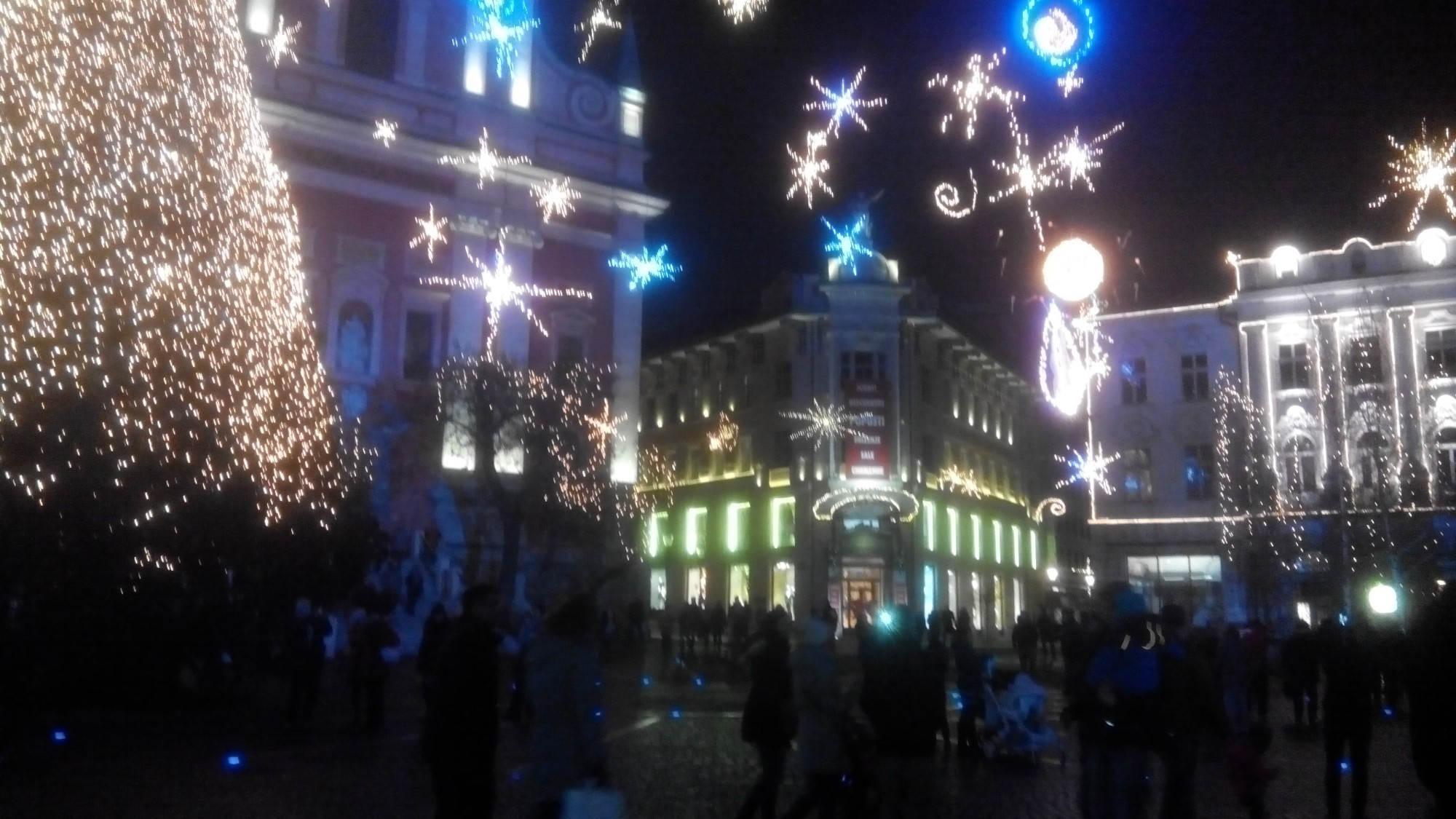 Любляна. Вечерняя иллюминация на площади Прешерна. (02.01.2017)