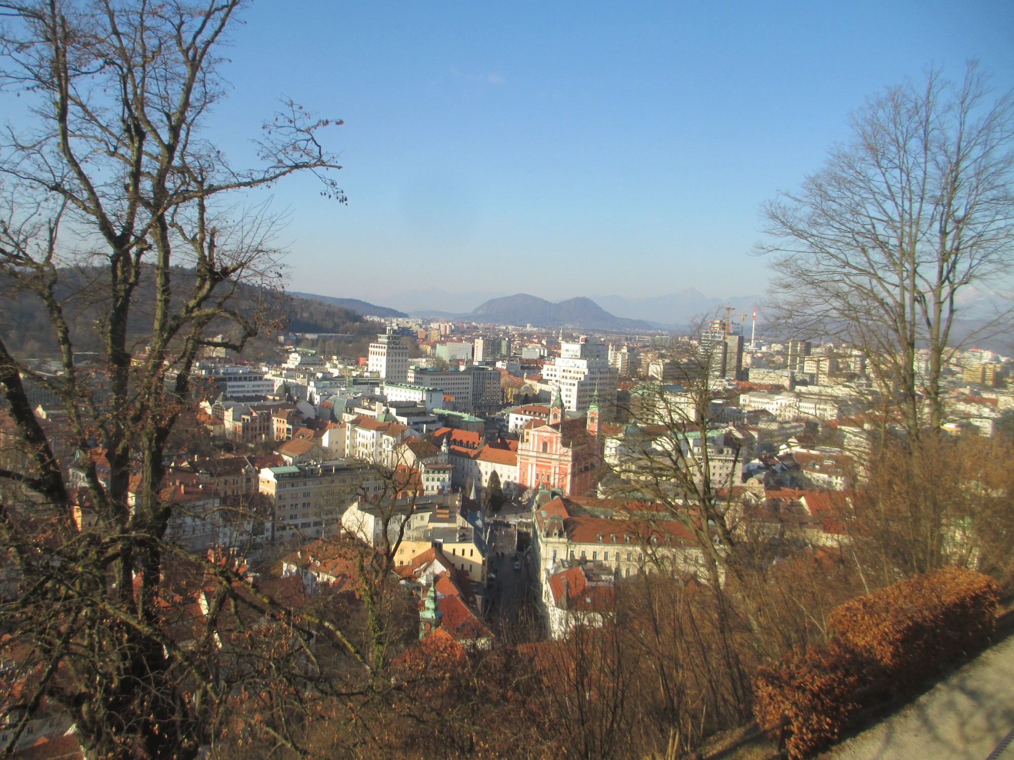 Любляна. Вид с холма от Люблянского замка. (02.01.2017)
