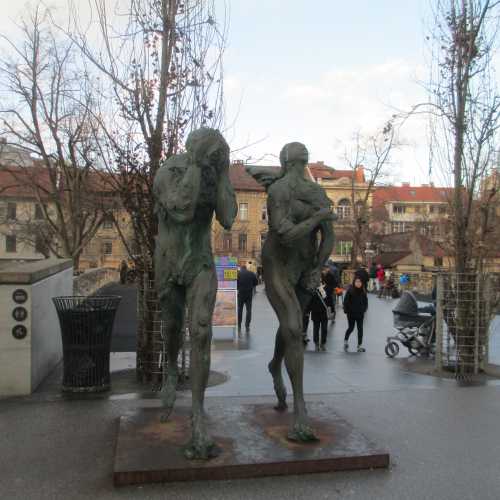 Любляна. Еще пара странных скульптур. (02.01.2017)