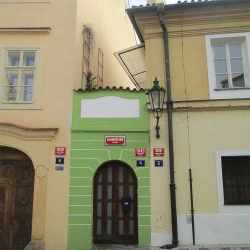 Самый маленький дом в Праге. (01.01.2017)