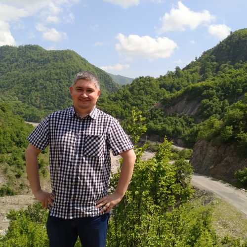 Я и вид на Кавказские горы недалеко от Лагича. (10.05.2019)