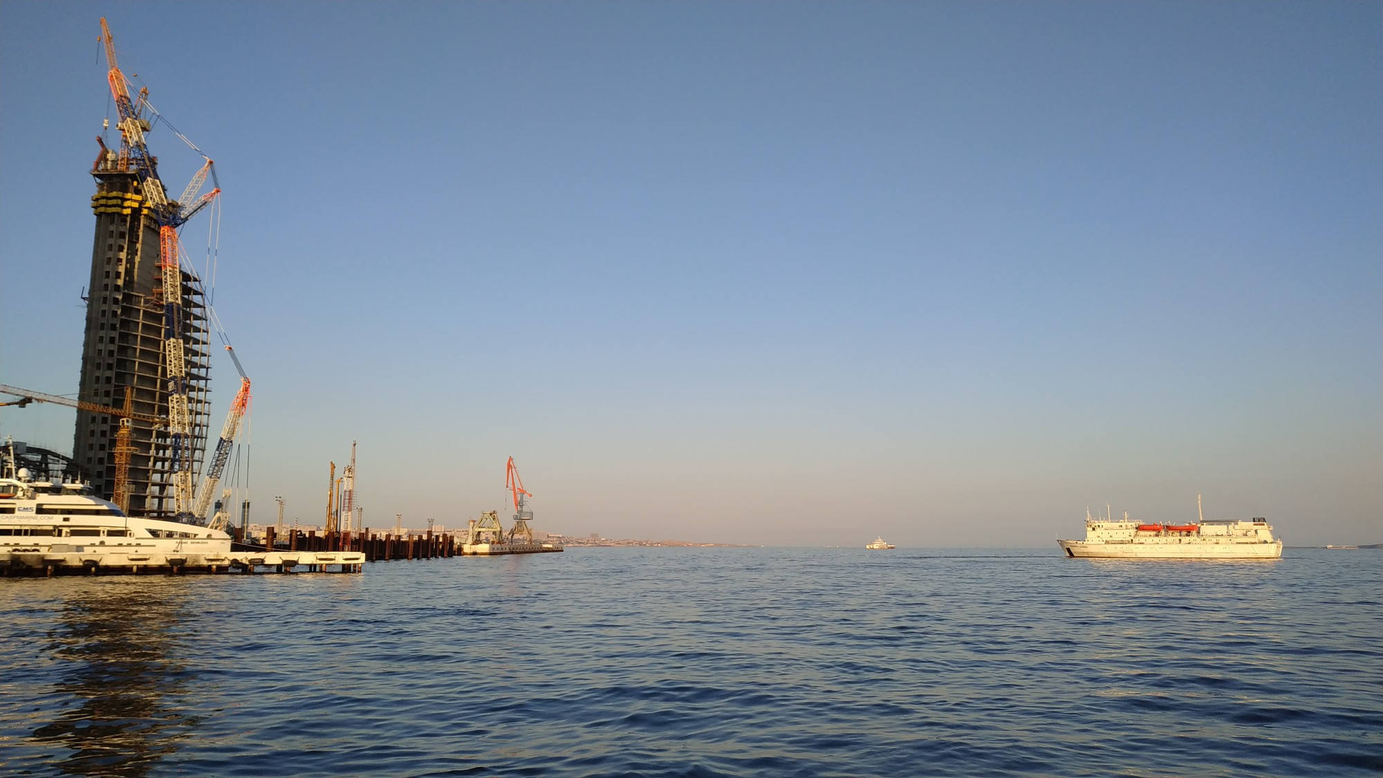 Баку. Вид на Каспийское море. (12.05.2019)