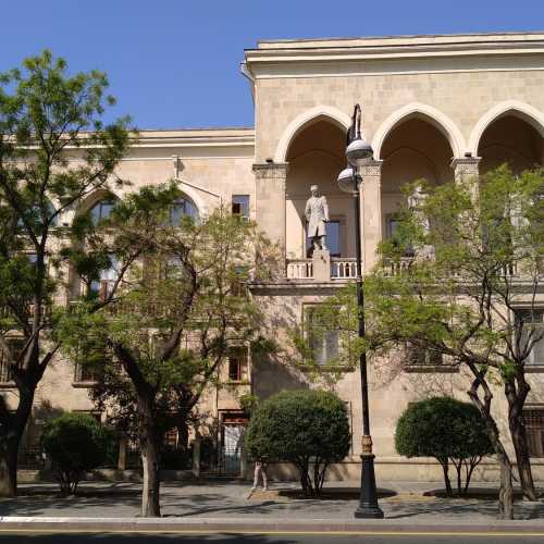 Баку. Азербайджанская Национальная библиотека. (13.05.2019)