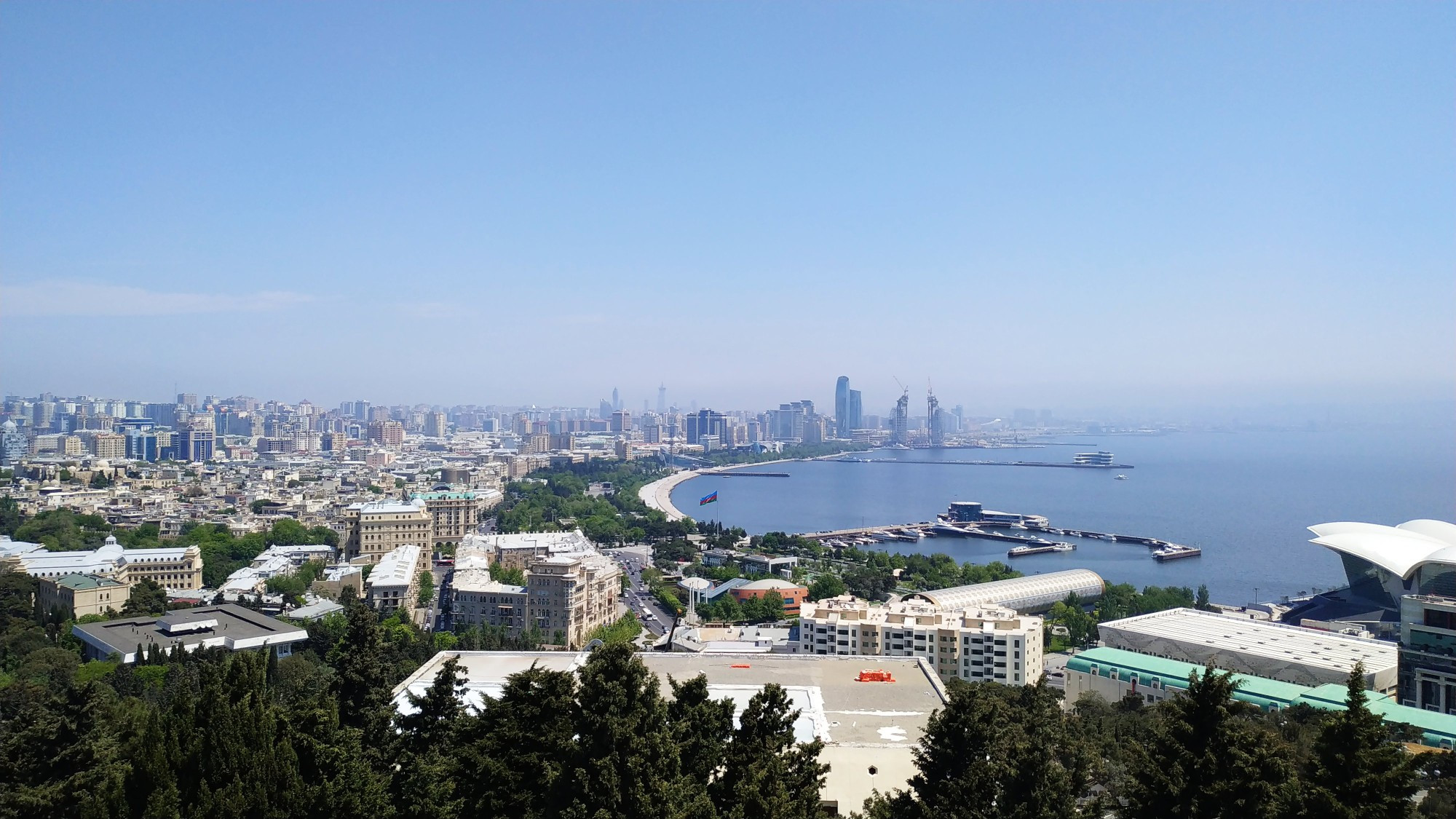 Вид на Баку из Нагорного парка. (13.05.2019)