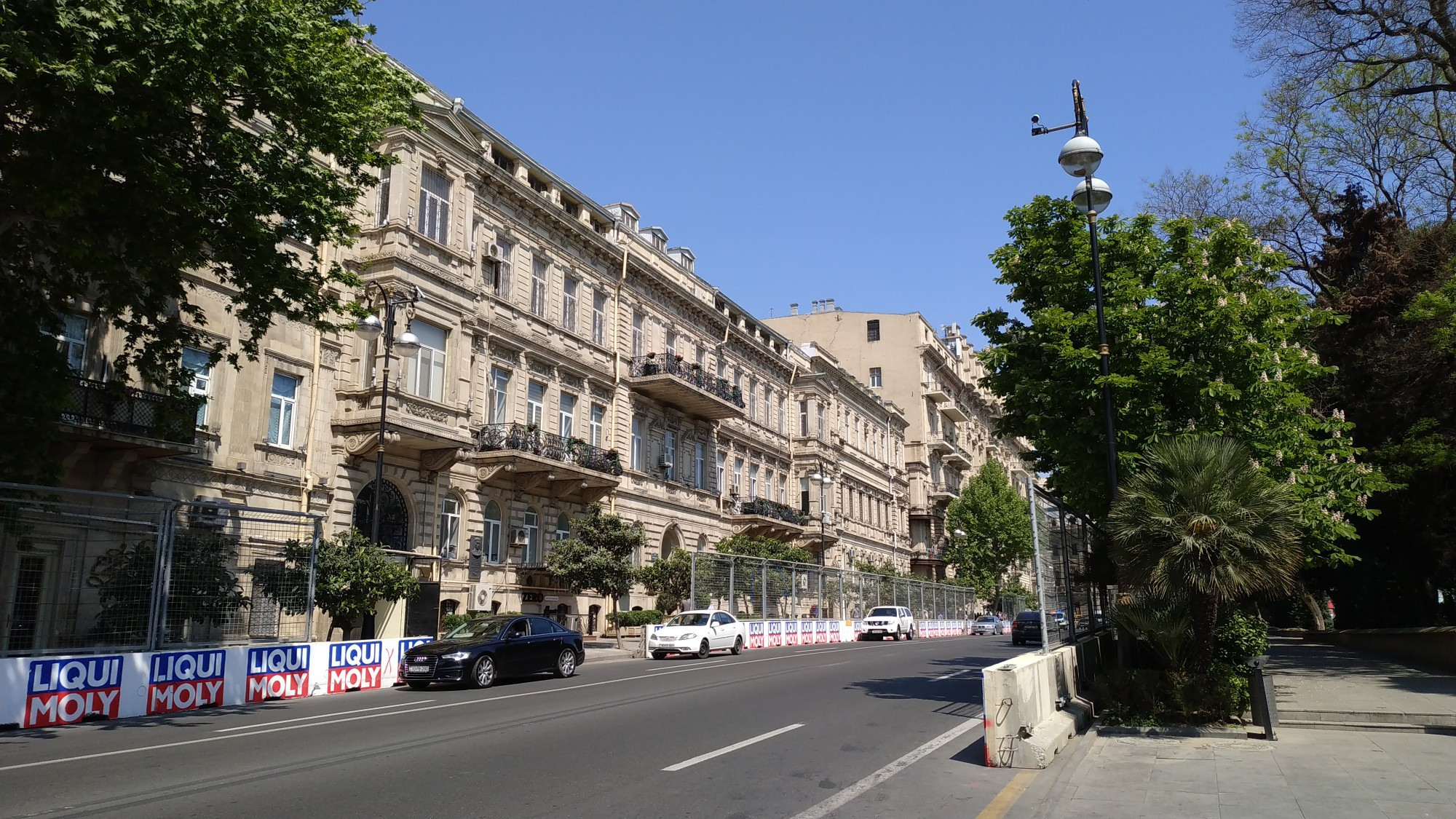 Баку. Улица Истиглалийят. (13.05.2019)