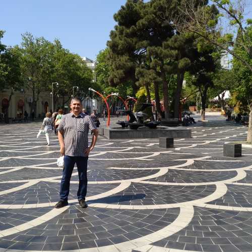 Баку. Я на площади фонтанов. (13.05.2019)