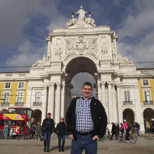 Лиссабон. Я на фоне Триумфальной Арки. (01.01.2018)