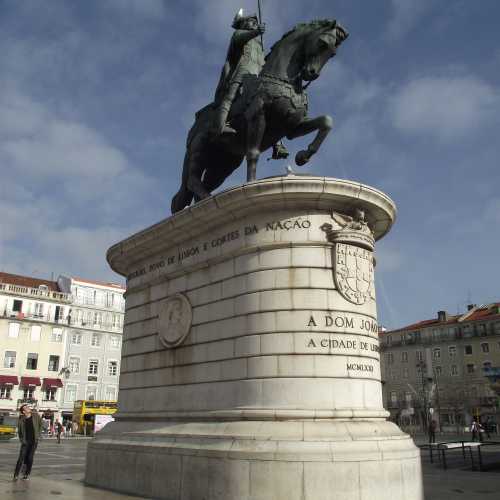 Лиссабон. Площадь Фигейра. Памятник Жуану I. (01.01.2018)