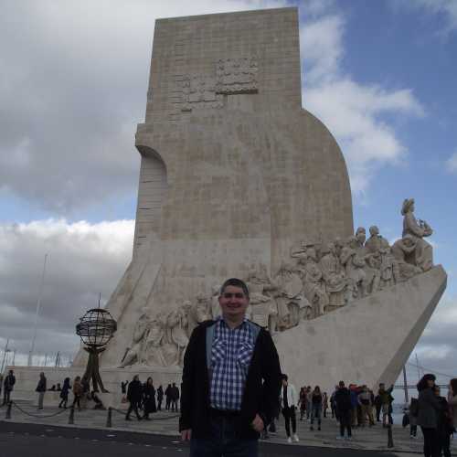 Лиссабон. Я на фоне Монумента Первооткрывателям. (01.01.2018)