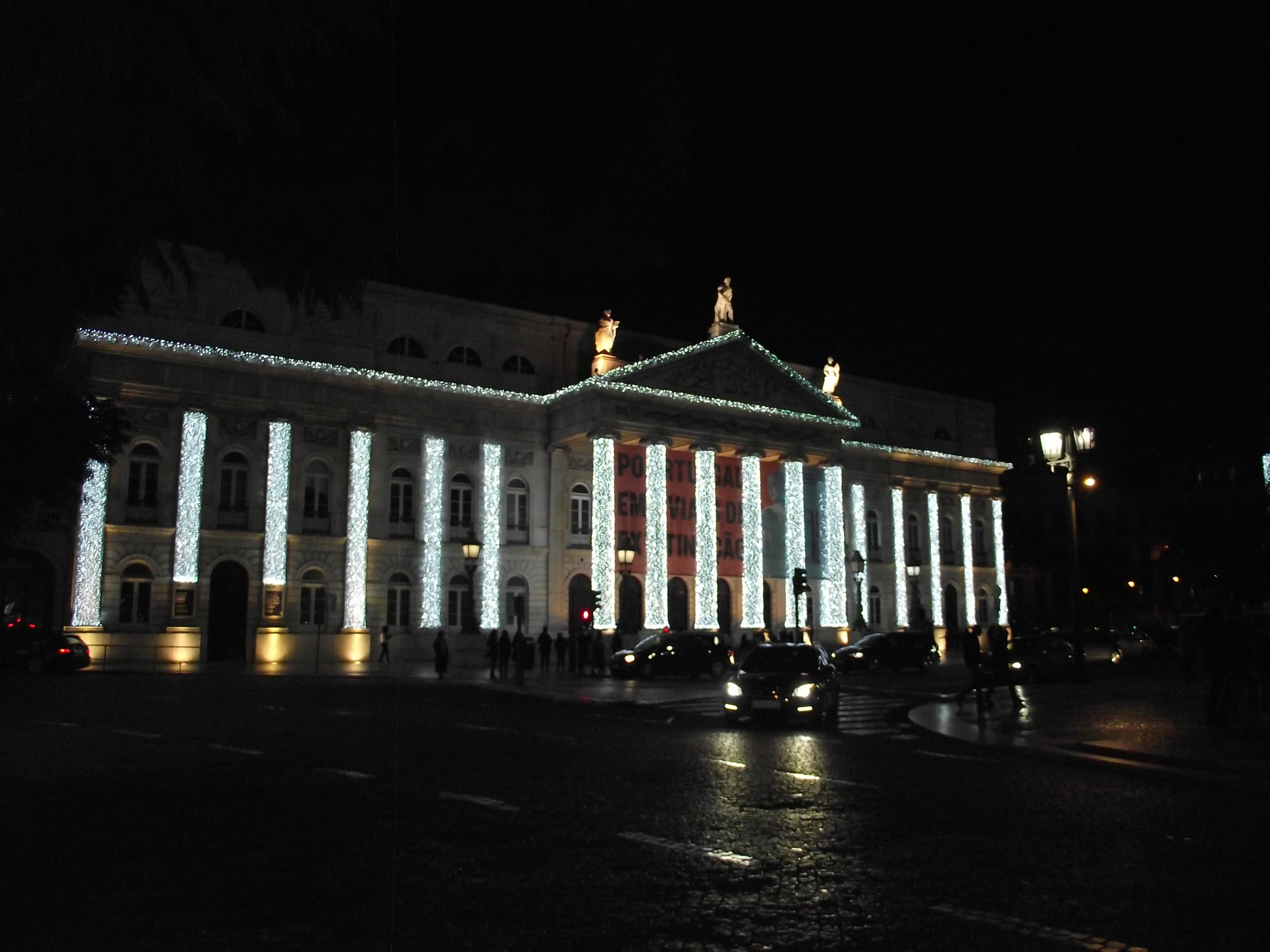 Лиссабон. Национальный театр королевы Марии II. (01.01.2018)