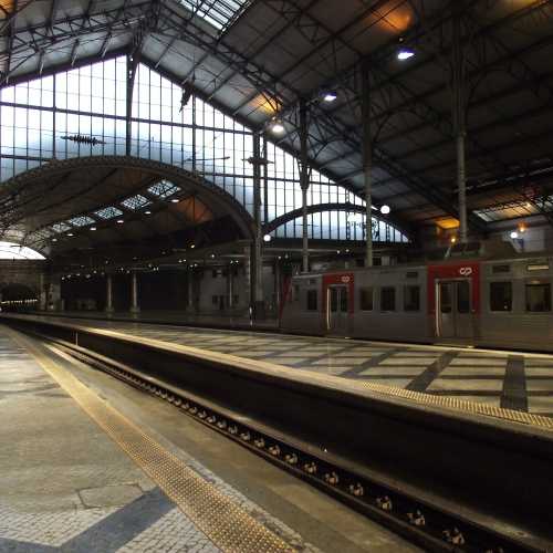 Лиссабон. На платформе железнодорожного вокзала Россиу. (02.01.2018)