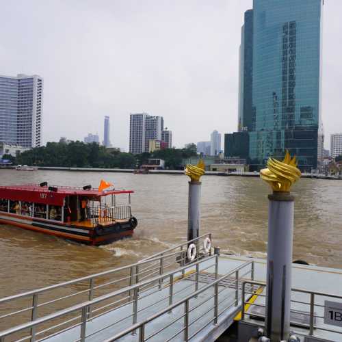 Бангкок. Пристань на реке Чаупхрая около ТЦ ICONSIAM. (29.10.2023)