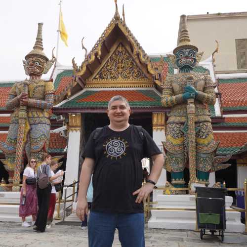 Бангкок. Я в храмовом комплексе Ват Пхракэу. (29.10.2023)