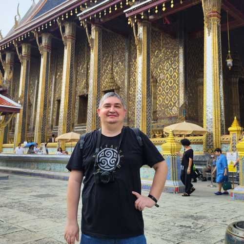 Бангкок. Я в храмовом комплексе Ват Пхракэу. (29.10.2023)