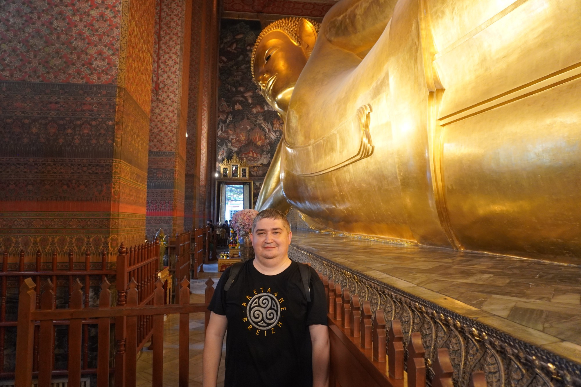 Бангкок. Храмовый комплекс Ват Пхо. Я в храме Лежащего Будды. (29.10.2023)