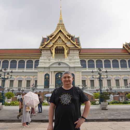 Бангкок. Я на фоне Большого Дворца. (29.10.2023)