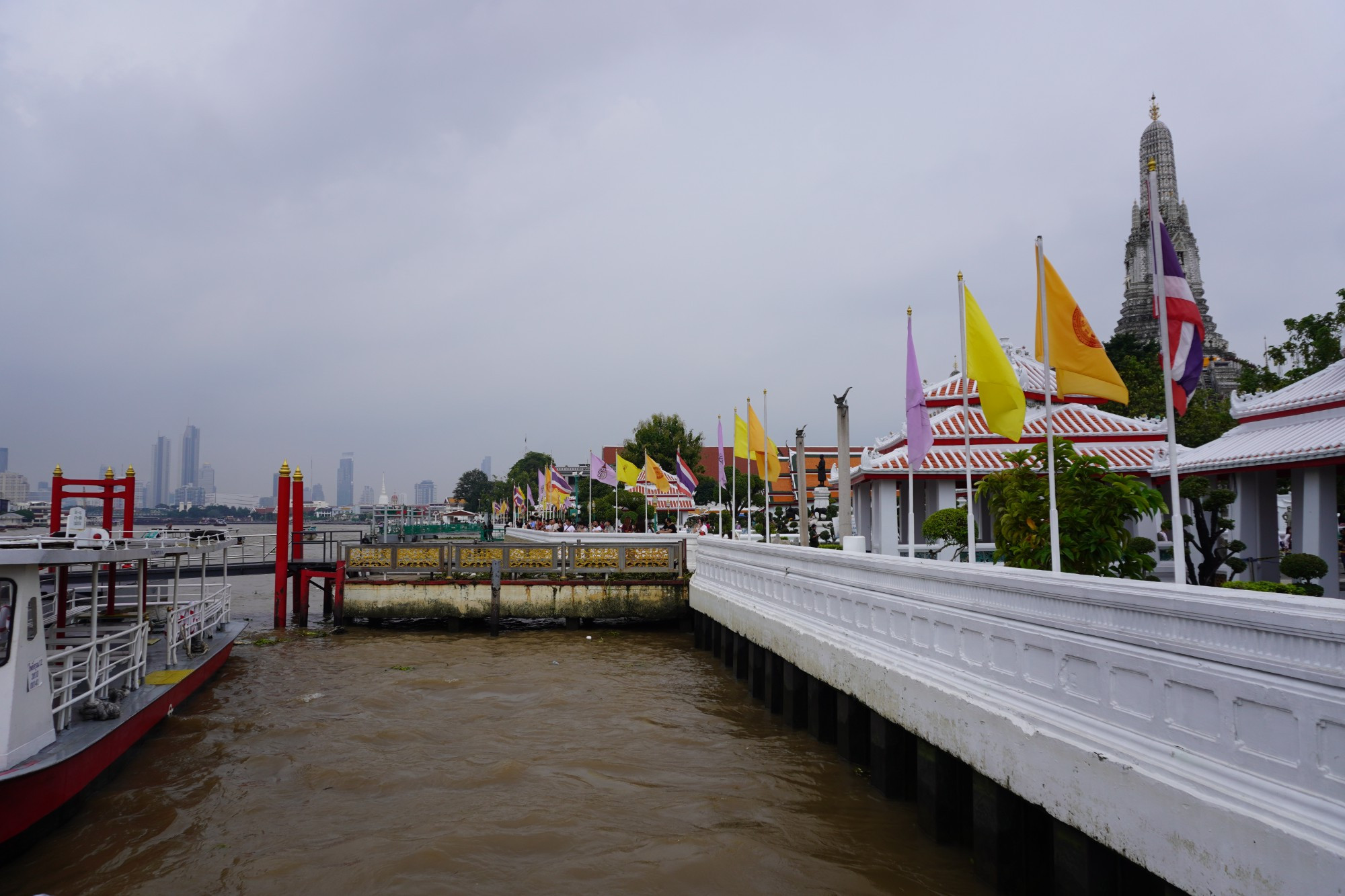 Бангкок. Паромная пристань на реке Чаупхрая. (29.10.2023)