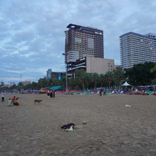 Паттайя. Пляж Pattaya Beach. (01.11.2023)