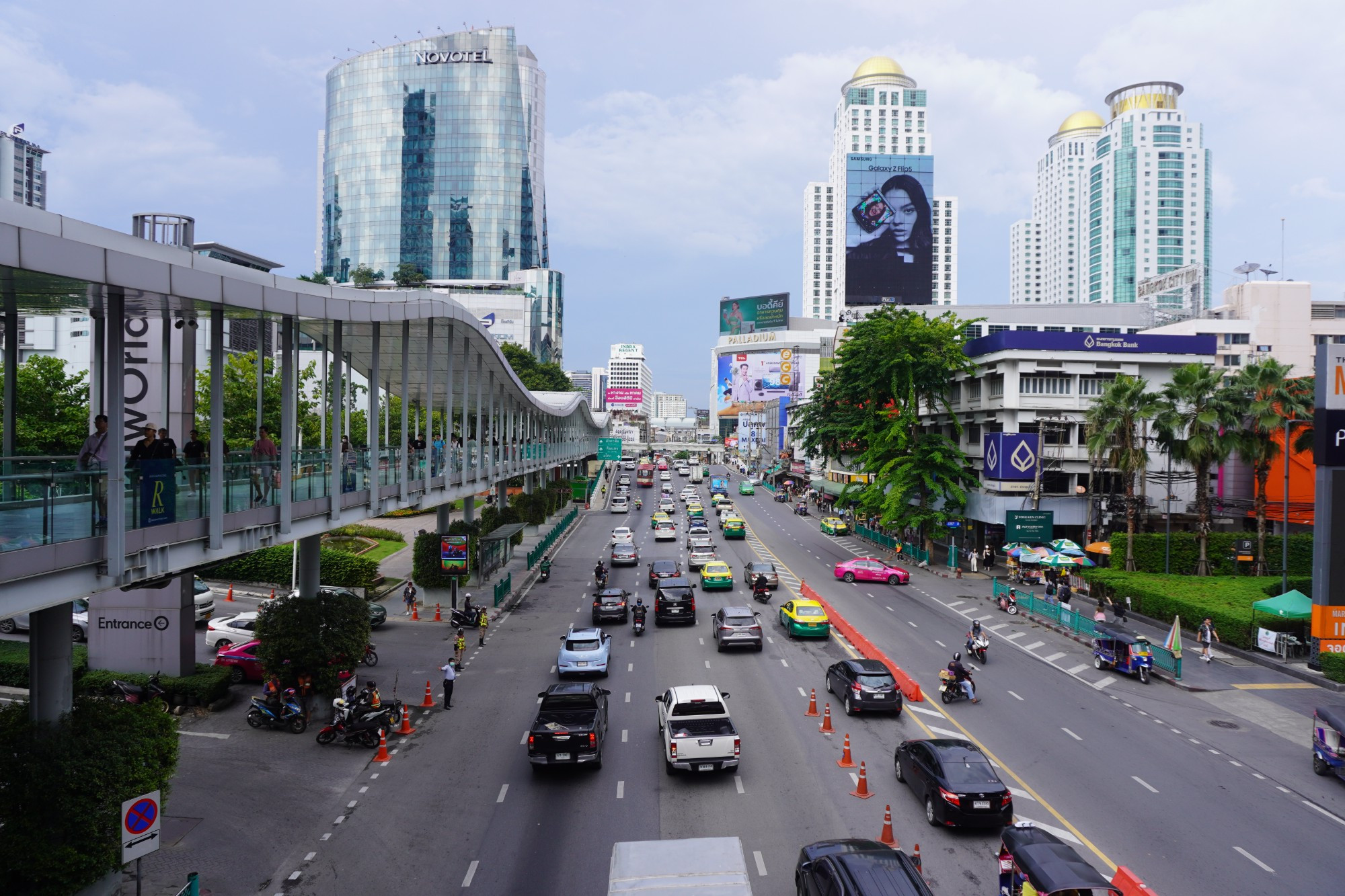 Бангкок. Улица Ратчадамри. (30.10.2023)