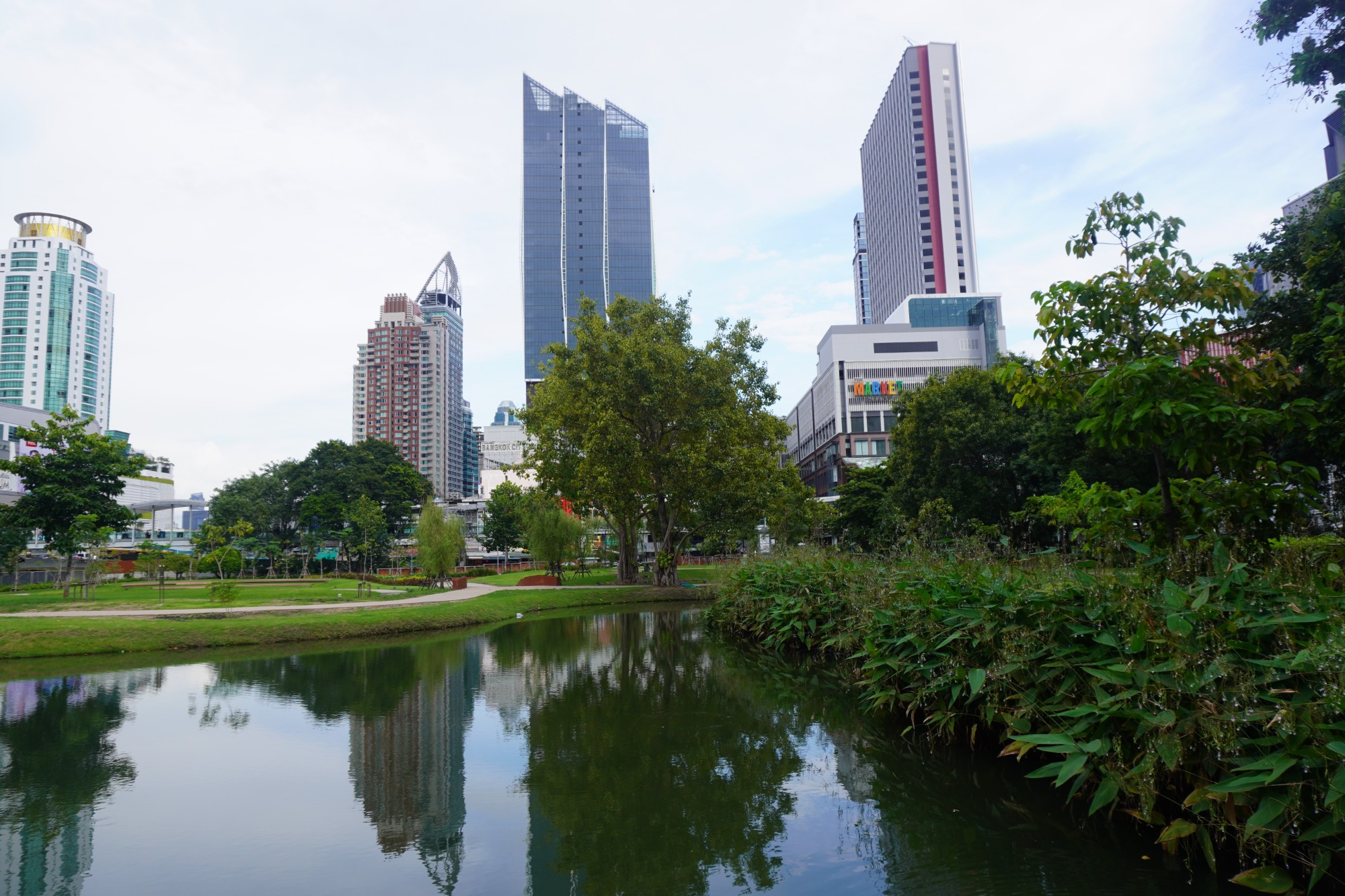 Бангкок. Парк Патумвананурак. (30.10.2023)